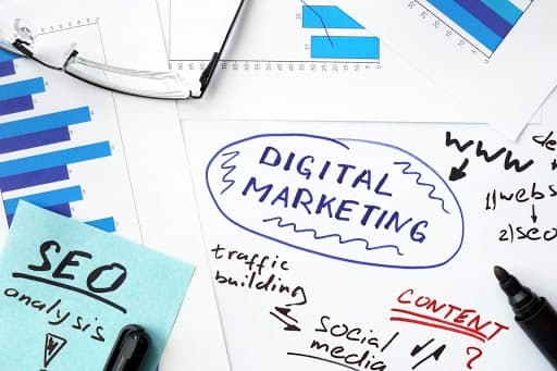 Invéntate — agencia SEO en Badajoz